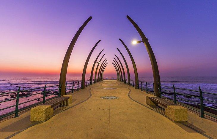 Whalebone Pier au coucher de soleil
