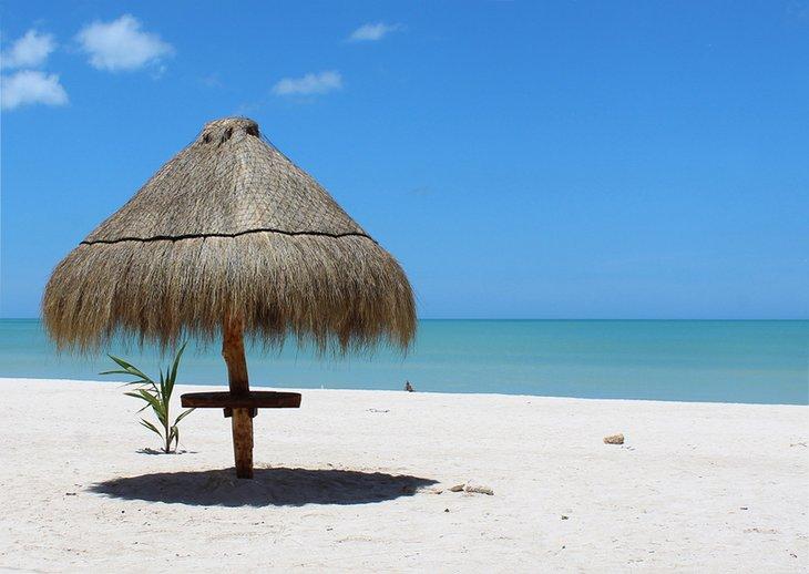 Palapa en la playa de Celestún