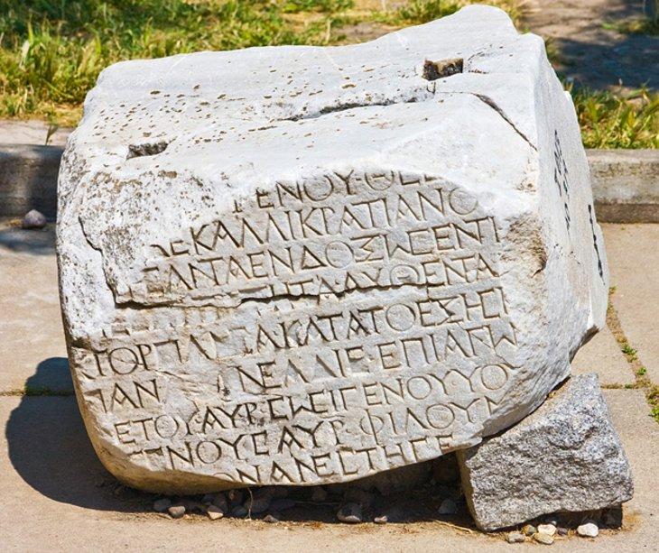 Altares y Templo de Atenea
