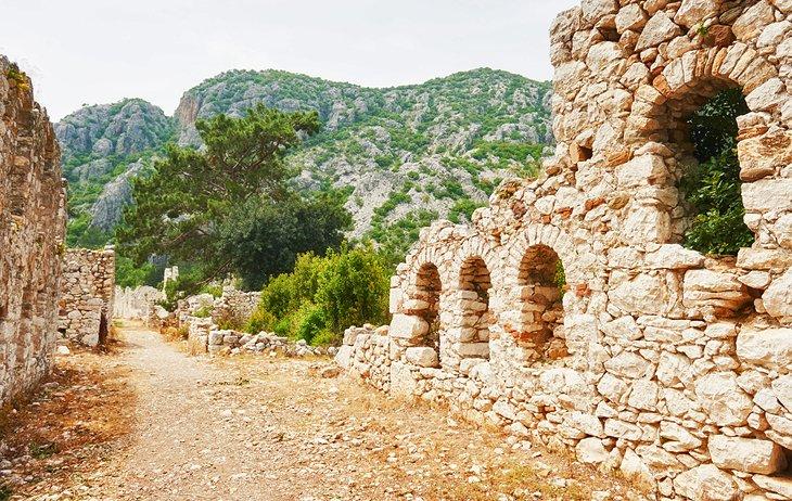 Ruinas de la muralla de la ciudad en Troya II