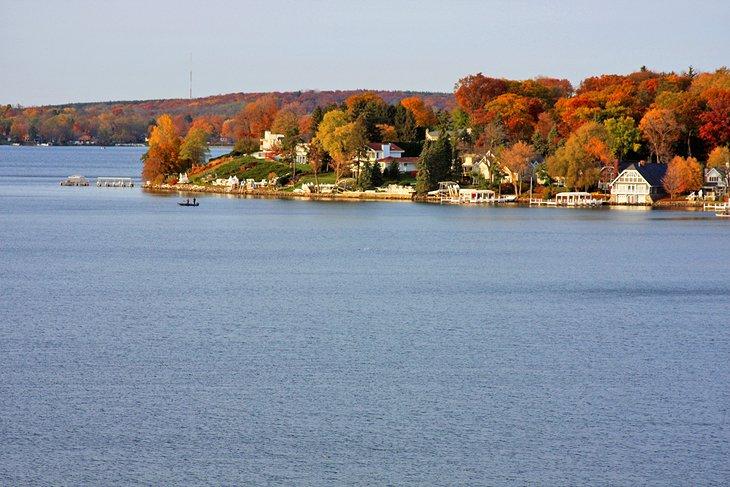 Colores de otoño a lo largo del Lago de Ginebra