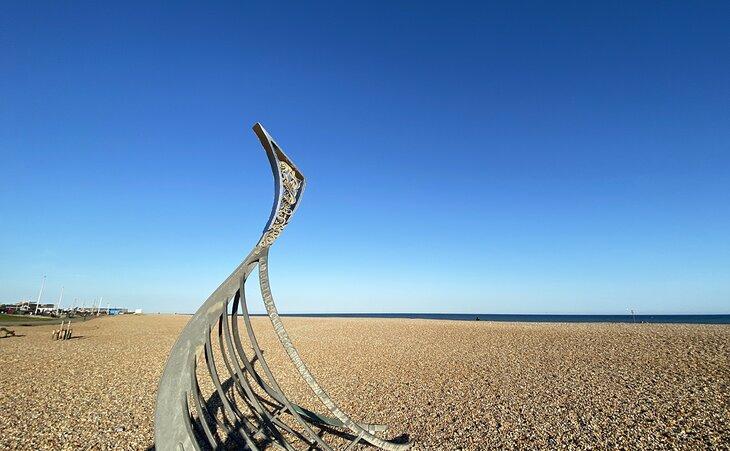 Estatua Normanda en la playa de Hastings