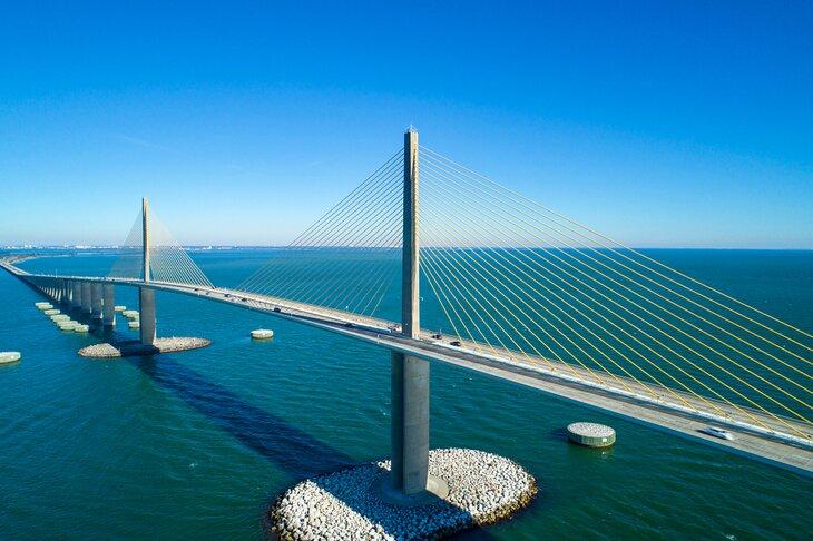 Puente Sunshine Skyway sobre la Bahía de Tampa