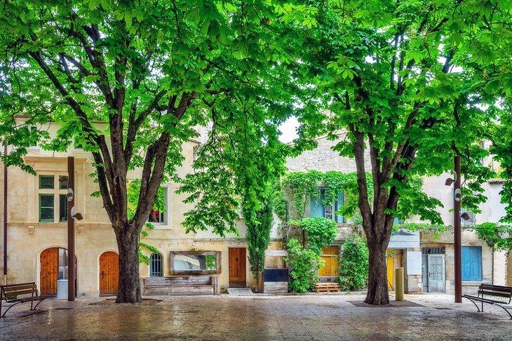 Platz im alten Dorf Saint-Remy-de-Provence