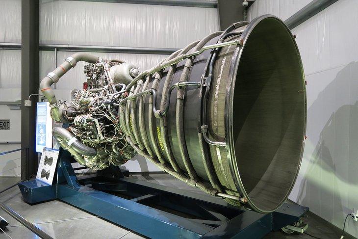 Motor principal del transbordador espacial Endeavour en el California Science Center