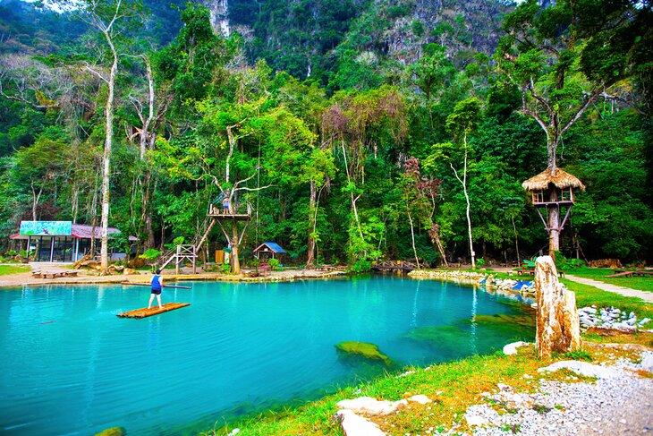 Lagoon Bleue près de Vang Vieng