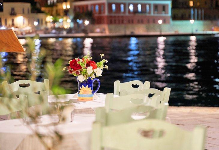 Restaurante romántico junto al mar en Chania, Creta
