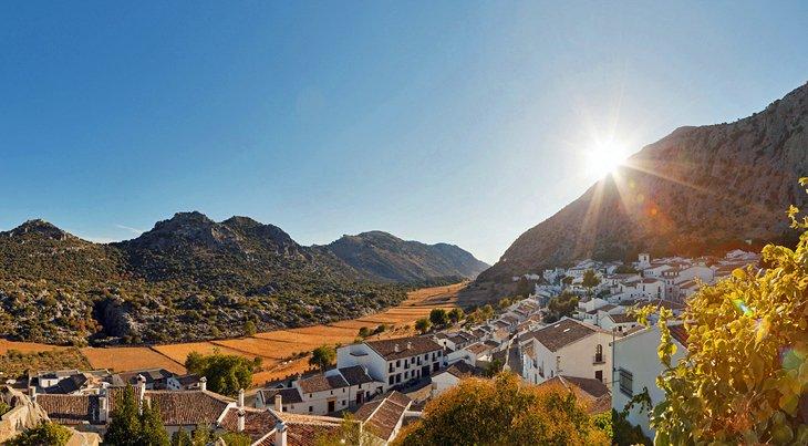 Grottes préhistoriques près de Villaluenga del Rosario