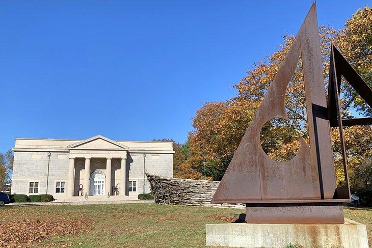 Musée d'Art Lyman Allyn | Photo Copyright: Shandley McMurray