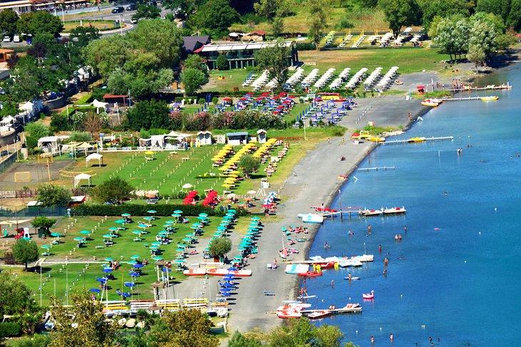 Playa en el Lago Albano