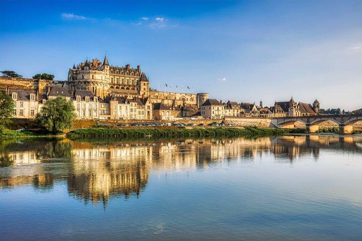 La ville et le château d'Amboise dans la vallée de la Loire