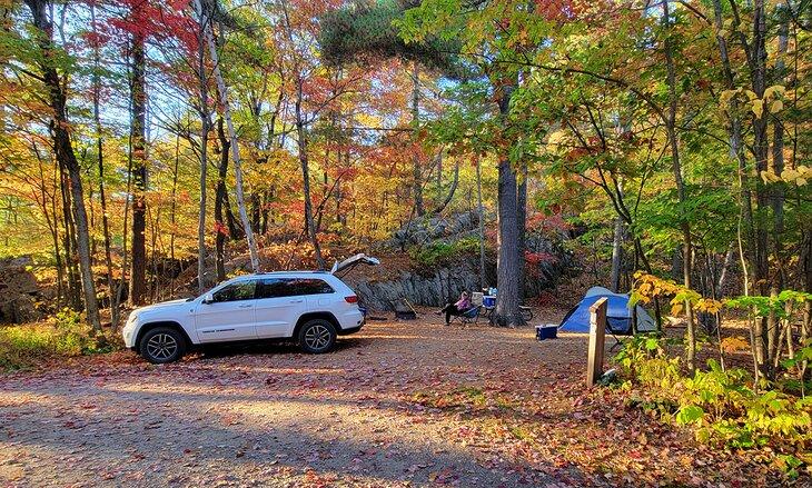 Campamento de la autora Lana Law en el Parque Provincial Killarney