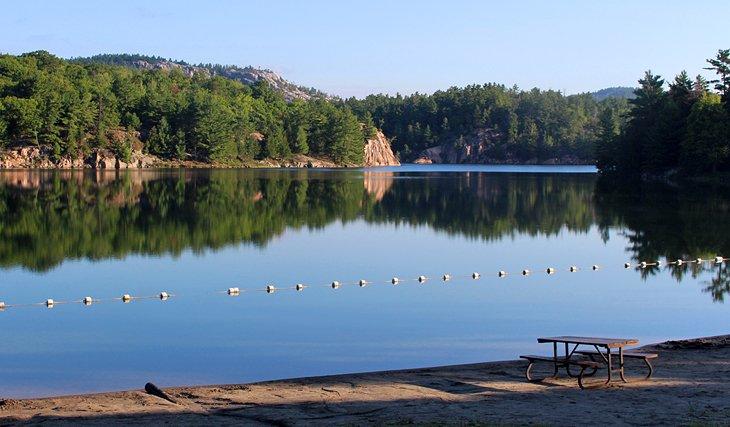 Vista desde la playa del Camping George Lake, Sección A
