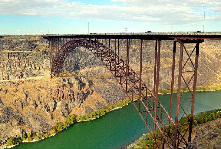 Puente Perrine que atraviesa el Cañón del Río Snake
