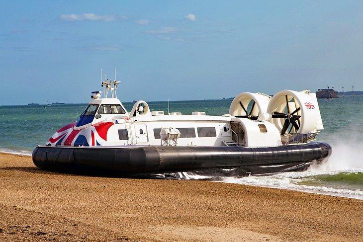 Aterrizaje de aerodeslizador en Clarence Beach