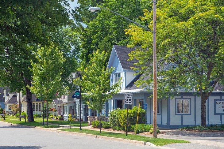 Casas en el pueblo de Bellaire, Michigan