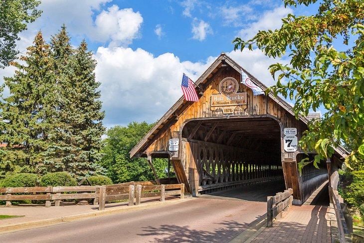 El puente cubierto Holz-Brucke en Frankenmuth, Michigan