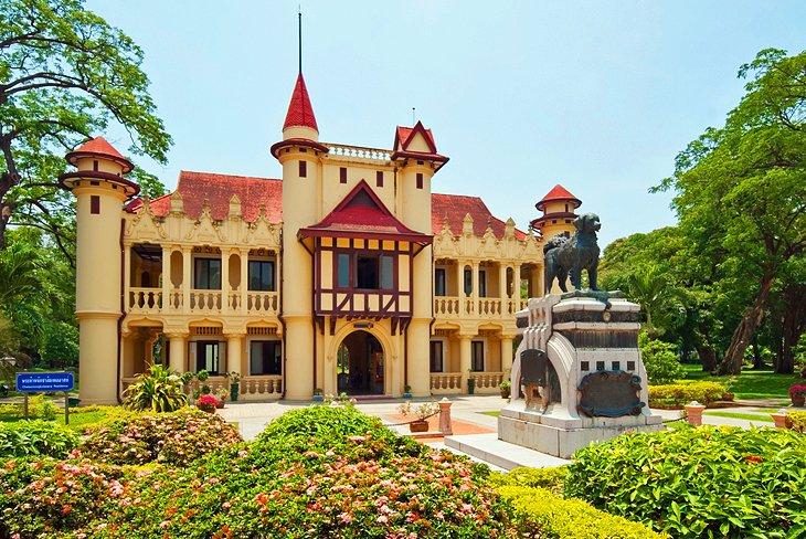 Palais de Sanam Chan