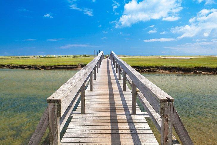 Pasarela sobre los pantanos en Sandwich, Massachusetts