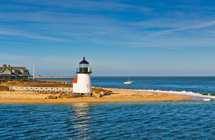 Faro de Brant Point en la entrada del puerto de Nantucket, Cape Cod