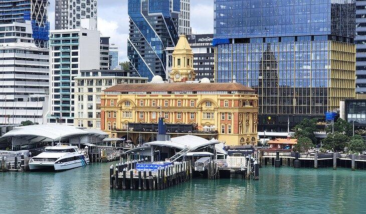 Ferry Building dans le centre-ville d'Auckland