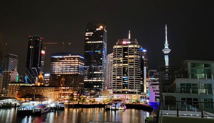 Le front de mer d'Auckland la nuit