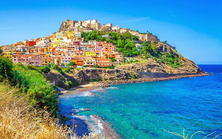 Ciudad de Castelsardo en Cerdeña