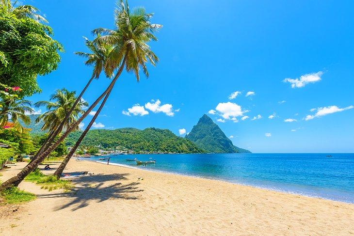 Playa Paradise en la Bahía de Soufriere en Santa Lucía