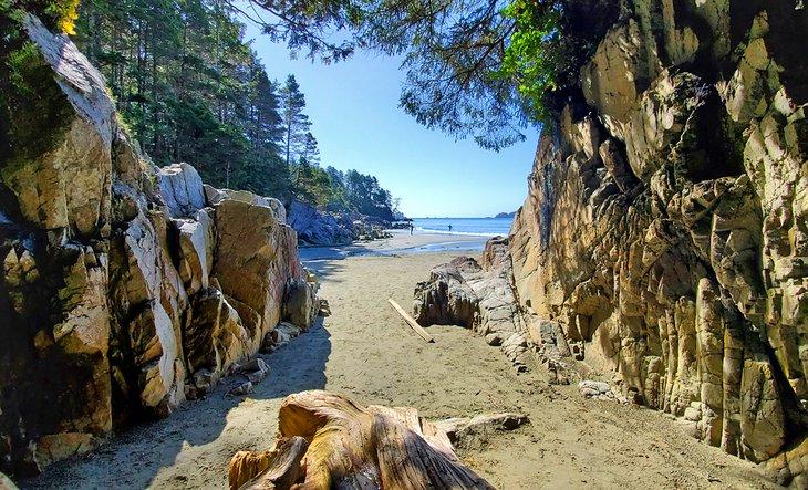 Cove en Tonquin Beach