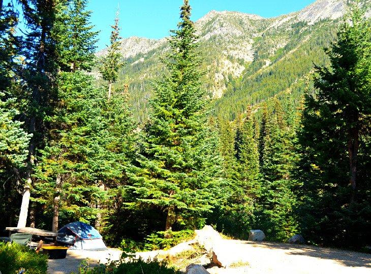 Fondo montañoso en el Camping Lone Fir