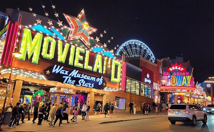 Clifton Hill de noche en Niagara Falls, Canadá