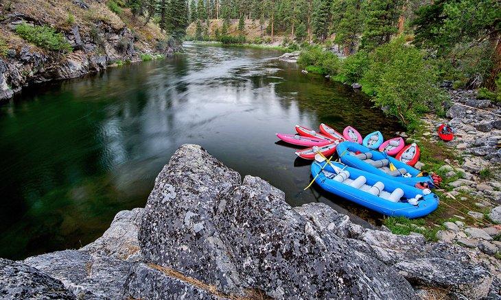 Barcos en el Middle Fork del Río Salmon