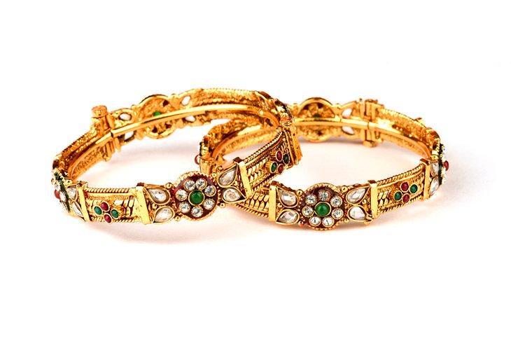 Pulseras indias con diamantes y joyas