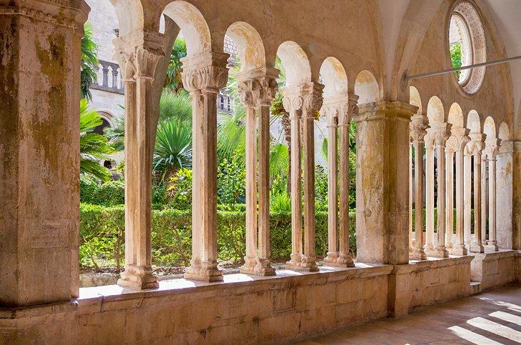 Claustro en la Iglesia y Monasterio Franciscano