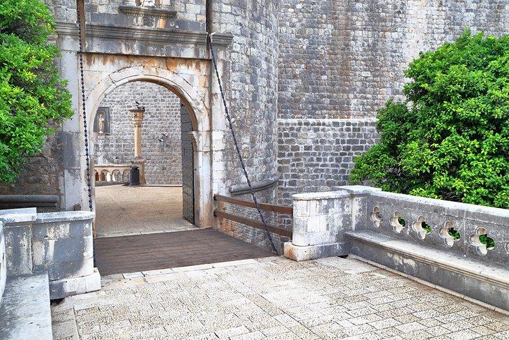 Las Puertas de la Ciudad