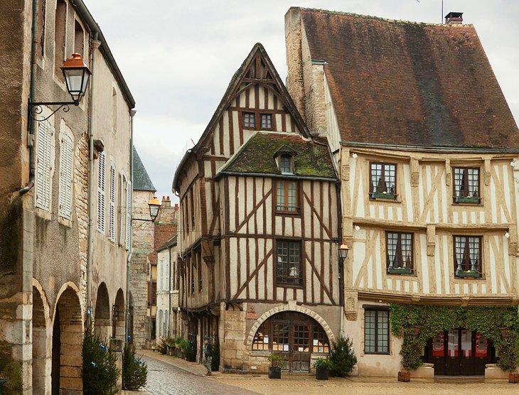 Edificios medievales en Noyers-sur-Serein