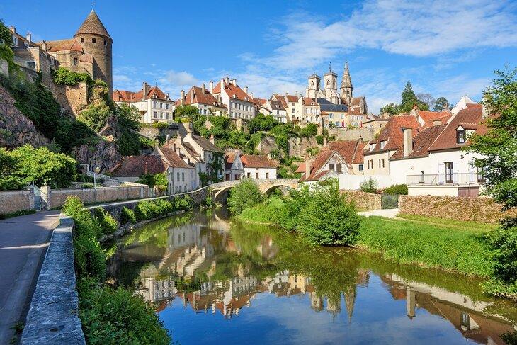 Ciudad medieval histórica de Semur-en-Auxois, Borgoña, Francia
