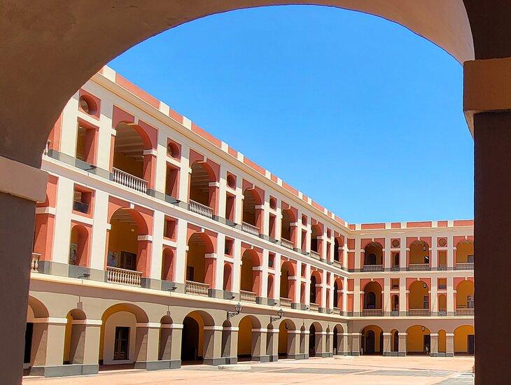Patio del Museo de las Américas