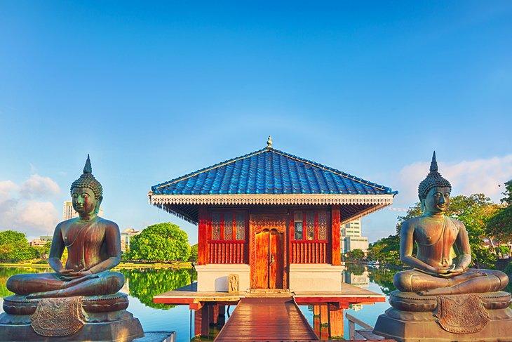 Templo Seema Malaka, lago Beira, Colombo