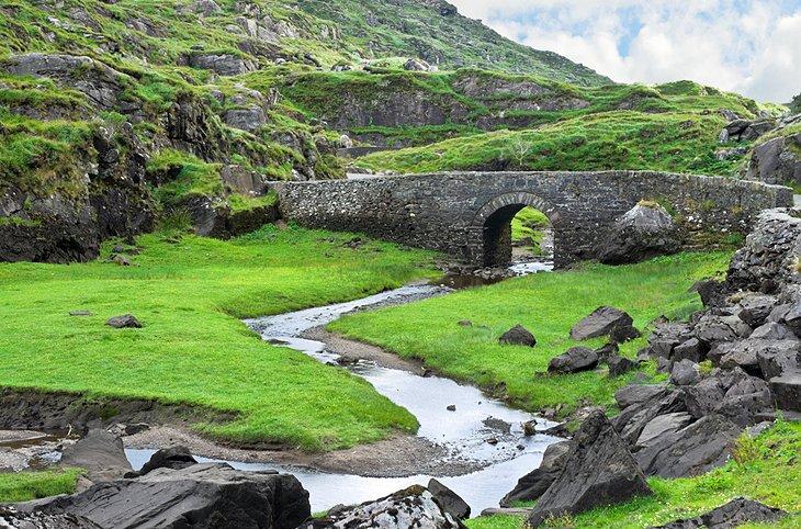 Puente de piedra antiguo cerca del Gap de Dunloe