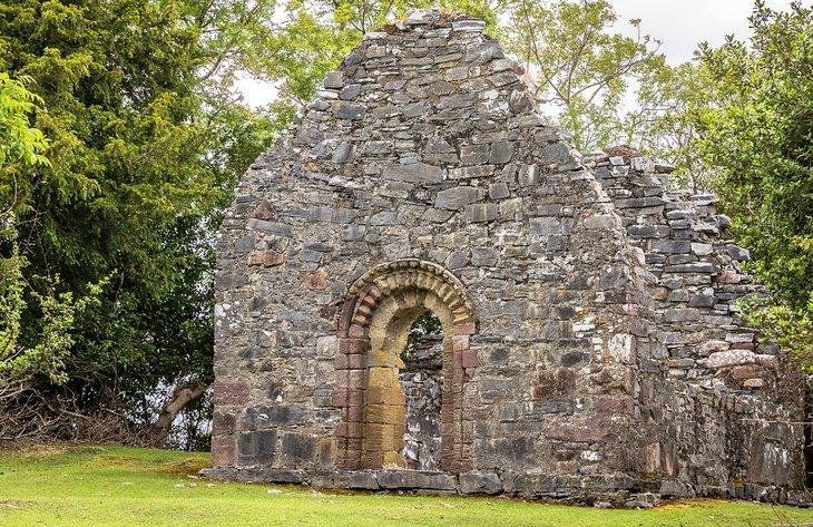 Ruinas del Monasterio de Innisfallen en la Isla de Innisfallen