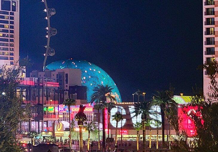 La Esfera en Las Vegas de noche | Foto Copyright: Lana Law