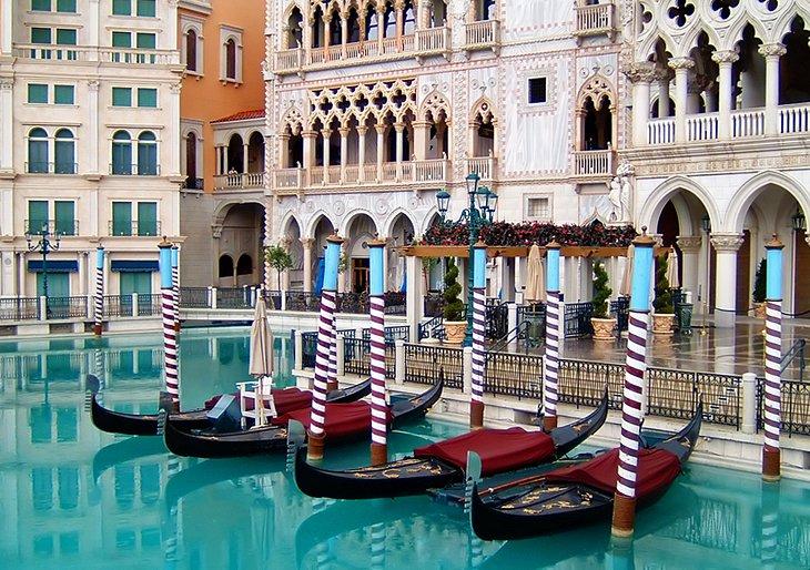 Hotel Venetian y Paseos en Góndola
