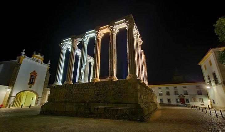 Templo Romano de noche
