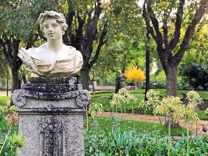 Estatua en los Jardines Públicos de Évora