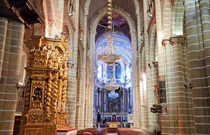 Interior de la catedral