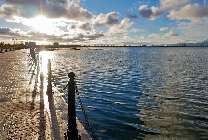 Paseo junto al Lago de Túnez