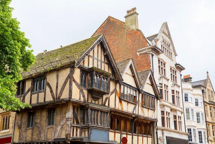 Antigua casa de madera en Cornmarket Street