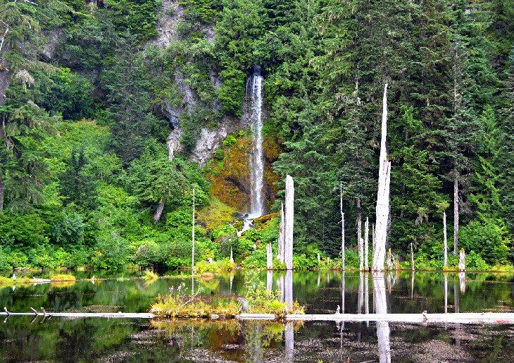 Cascada en el Sendero de June Lake