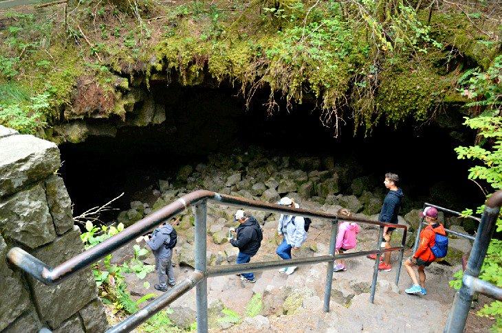 Entrada a las Cuevas de los Simios